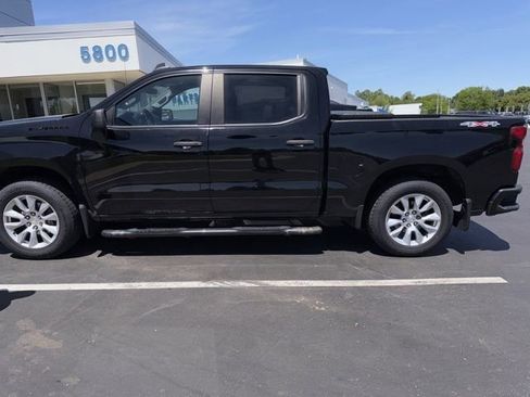 Used 2020 Chevrolet Silverado 1500 Custom w/ Custom Value Package AWD/4WD image 10