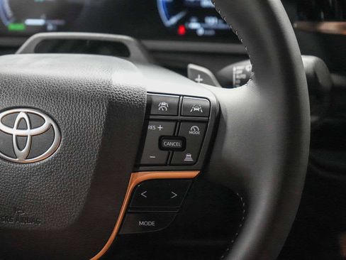 New 2025 Toyota Crown Signia image 12