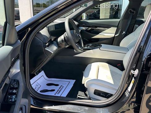 Certified 2026 BMW 530i xDrive w/ M Sport Package AWD/4WD image 13