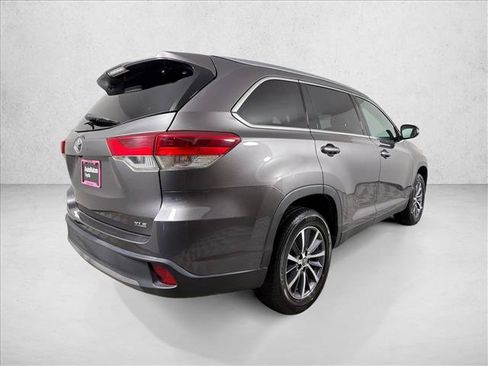 Used 2019 Toyota Highlander XLE FWD image 5