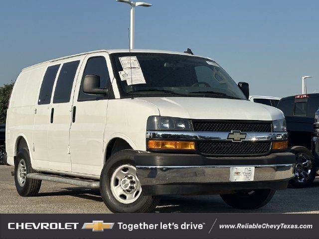 Used 2025 Chevrolet Express 2500 w/ Driver Convenience Package RWD image 2