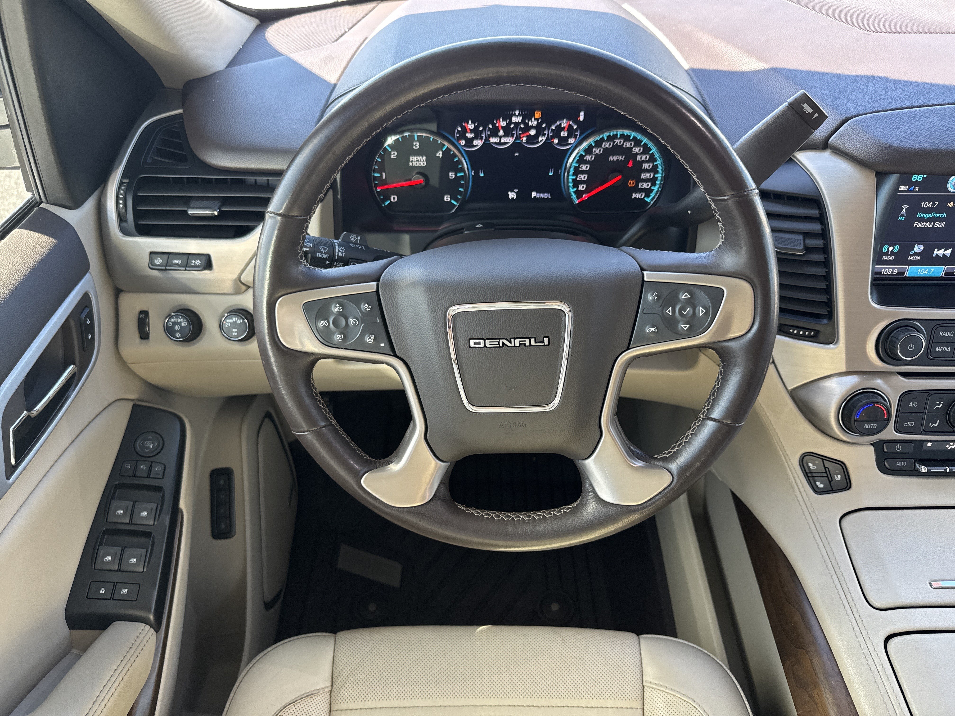 Used 2020 GMC Yukon XL Denali w/ Denali Premium Package AWD/4WD image 19