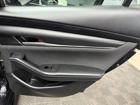 Used 2020 MAZDA MAZDA3 Sedan FWD image 47