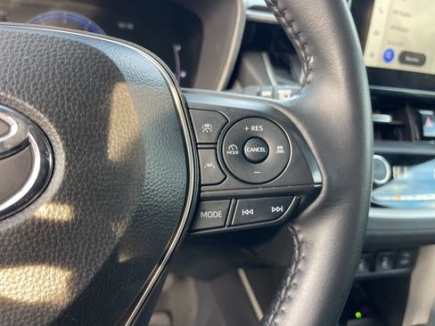 Used 2024 Toyota Corolla Cross XLE image 19