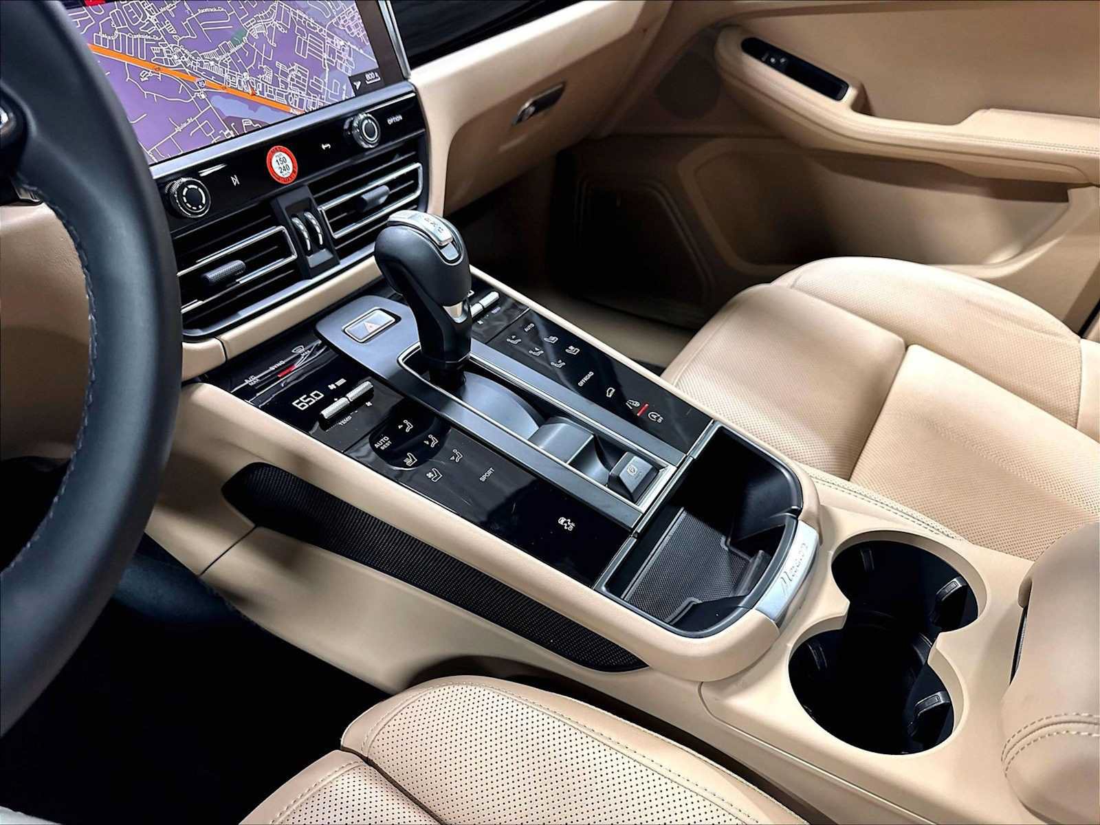 Used 2026 Porsche Macan AWD/4WD image 19