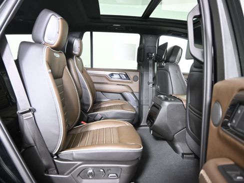 Used 2025 GMC Yukon Denali Ultimate AWD/4WD image 15