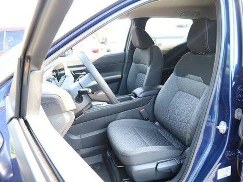 Used 2025 Nissan Kicks SV AWD/4WD image 8