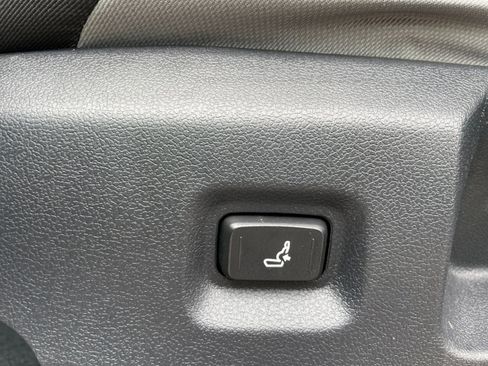Used 2025 Toyota Tacoma TRD Off-Road AWD/4WD image 22