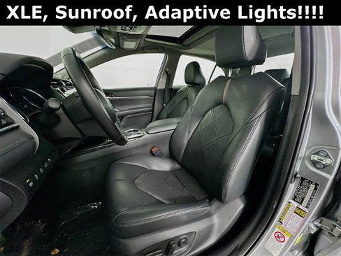 Used 2018 Toyota Camry XLE image 22