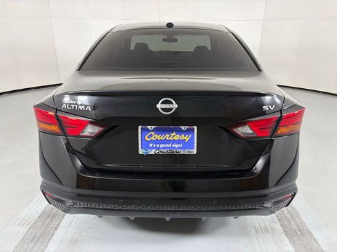 Used 2023 Nissan Altima 2.5 SV FWD image 7