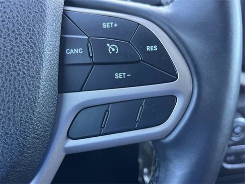 Used 2017 Jeep Cherokee Latitude w/ Safety/Convenience Group image 30