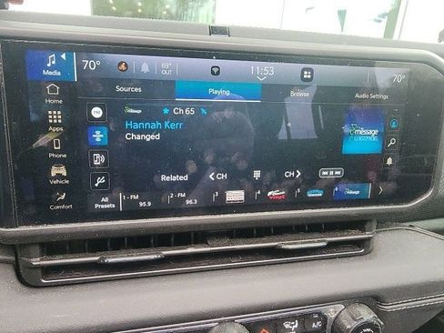 Used 2024 Jeep Gladiator Rubicon image 17