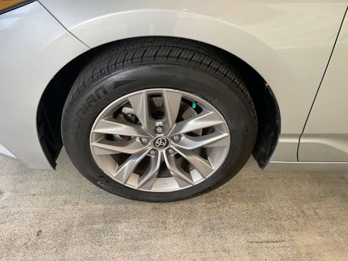 Used 2021 Toyota Avalon XLE image 10