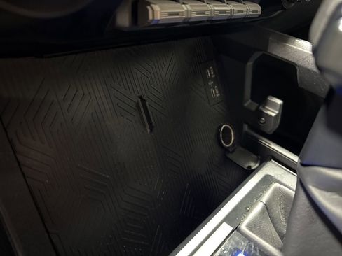 Used 2024 Toyota Tacoma TRD Off-Road image 29