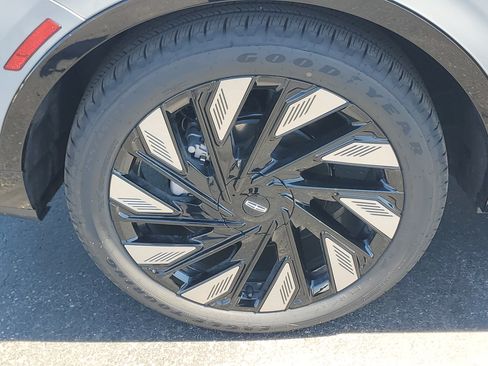 New 2026 Lincoln Nautilus Reserve w/ Jet Appearance Package AWD/4WD image 5