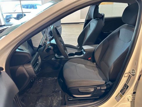 Used 2025 Kia K4 LXS image 25