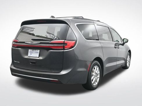 Used 2022 Chrysler Pacifica Touring-L image 7