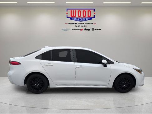 Used 2021 Toyota Corolla LE FWD image 2