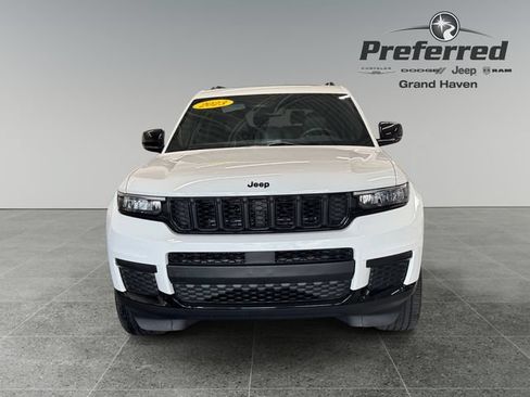 Used 2023 Jeep Grand Cherokee L Laredo AWD/4WD image 13