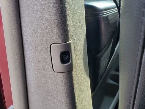 Used 2013 Chrysler Town & Country Touring FWD image 15