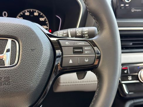 Certified 2025 Honda Pilot Touring image 24