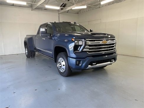 New 2026 Chevrolet Silverado 3500 High Country w/ High Country Premium Package image 2
