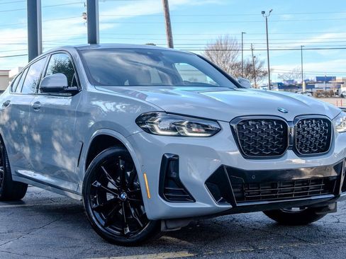 Used 2023 BMW X4 xDrive30i w/ M Sport Package image 3