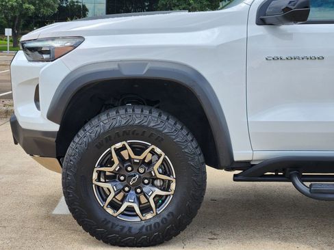 Used 2024 Chevrolet Colorado ZR2 w/ Technology Package AWD/4WD image 8