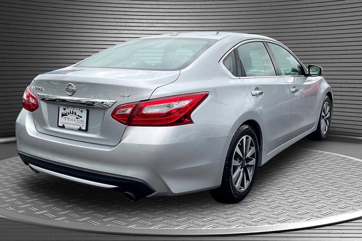 Used 2017 Nissan Altima 2.5 SV w/ Convenience Package FWD image 6