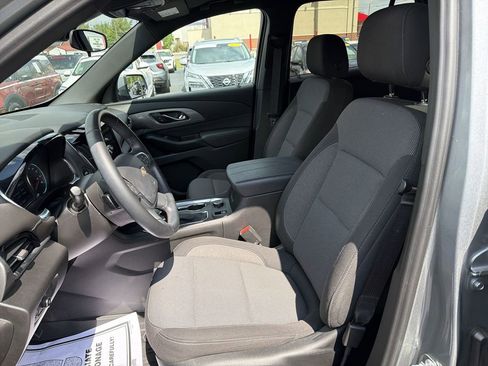 Used 2023 Chevrolet Traverse LT FWD image 17