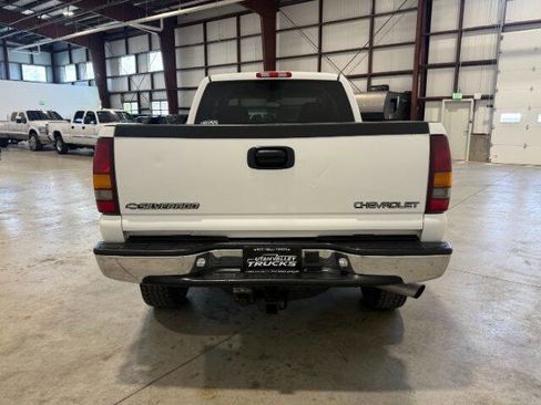 Used 2001 Chevrolet Silverado 2500 LS w/ Off-Road Skid Plate Pkg AWD/4WD image 9