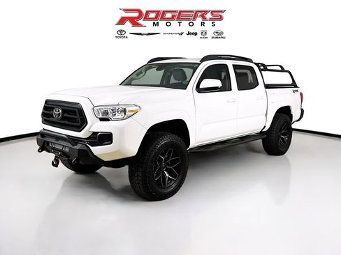 Used 2023 Toyota Tacoma SR image 3