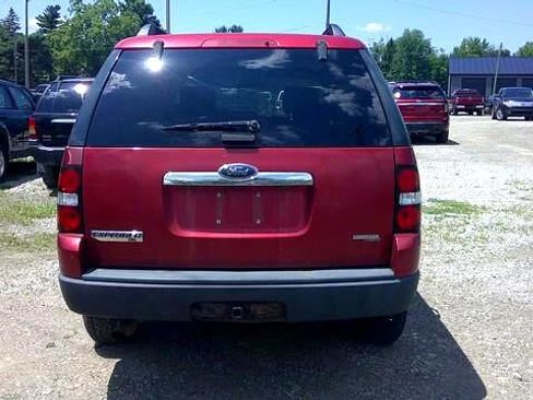 Used 2007 Ford Explorer XLT image 4