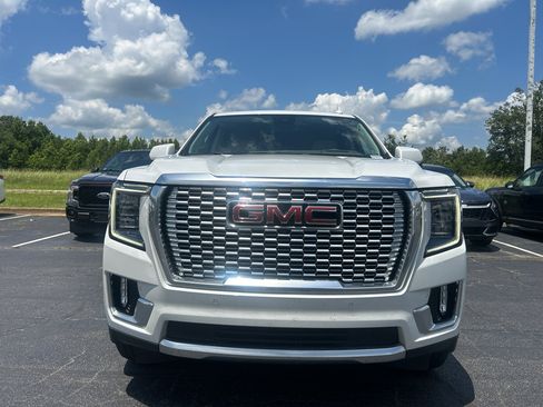 Used 2024 GMC Yukon Denali AWD/4WD image 2