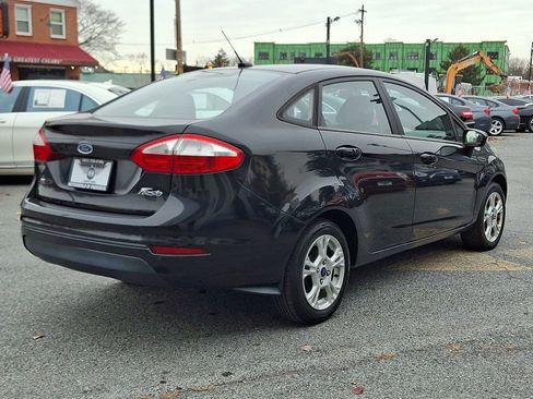 Used 2015 Ford Fiesta SE image 4