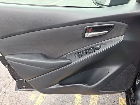 Used 2019 Toyota Yaris LE image 12