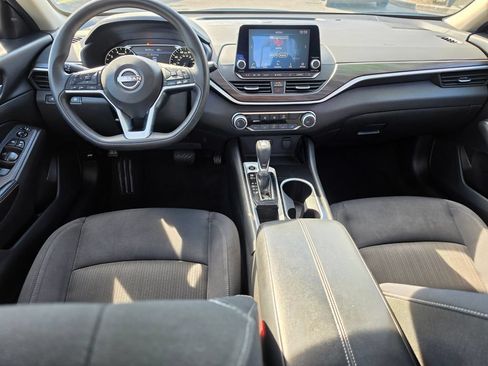 Used 2024 Nissan Altima 2.5 SV FWD image 18