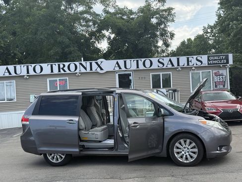 Used 2011 Toyota Sienna XLE w/ Premium Pkg AWD/4WD image 24