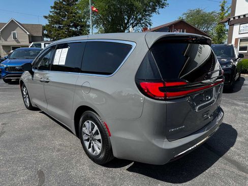 Used 2025 Chrysler Pacifica Select FWD image 9