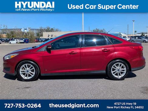 Used 2016 Ford Focus SE image 2