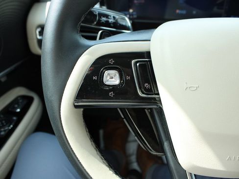 Used 2025 Lincoln Corsair AWD w/ Towing Package image 38
