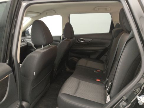 Used 2020 Nissan Rogue SV image 18