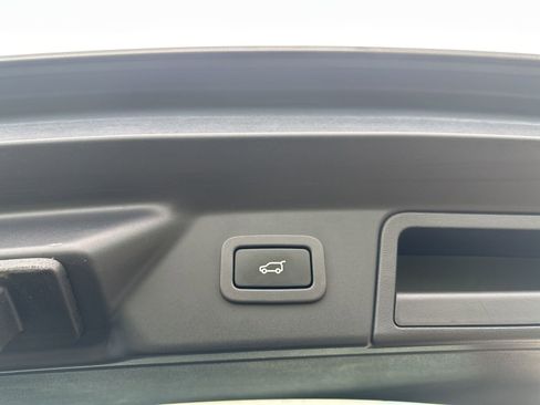 Used 2018 Land Rover Range Rover Velar R-Dynamic HSE image 38