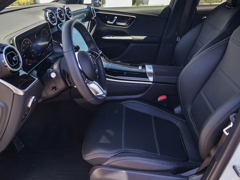 Used 2024 Mercedes-Benz GLC 300 image 18