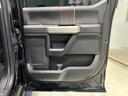 Used 2021 Ford F350 Lariat image 13