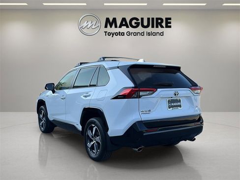 Used 2022 Toyota RAV4 SE image 24