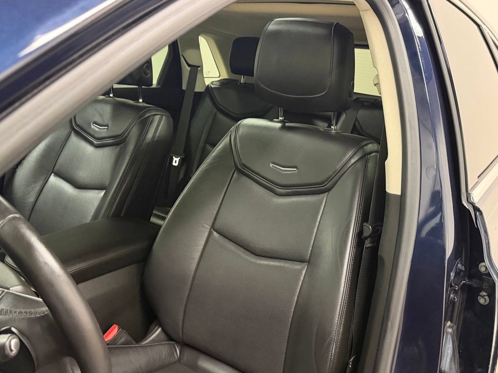 Used 2017 Cadillac XT5 Luxury w/ Driver Awareness Package AWD/4WD image 42