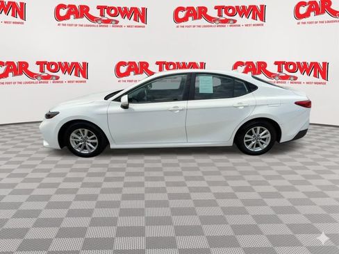 Used 2025 Toyota Camry LE FWD image 5