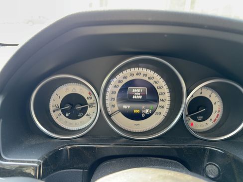 Used 2014 Mercedes-Benz E 550 4MATIC Sedan image 1
