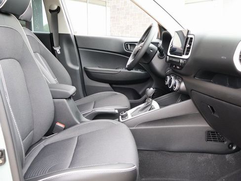 New 2025 Hyundai Venue Limited image 10